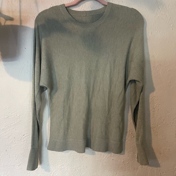 Lululemon Sage green long sleeve - Picture 1 of 5